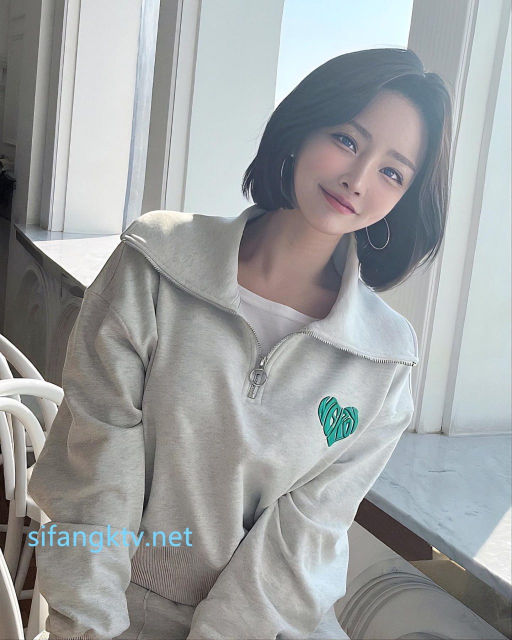 最新微博巨乳网红小奶包首次大尺度视频私拍流出2 完美爆乳翘挺 玩奶弄穴 高颜值特漂亮 B